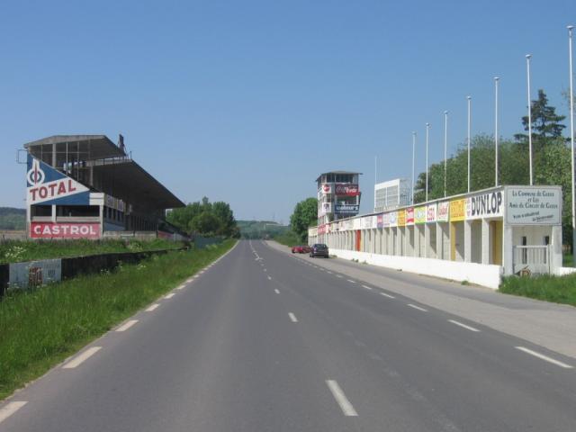 The_old_stands_at_Reims.jpg
